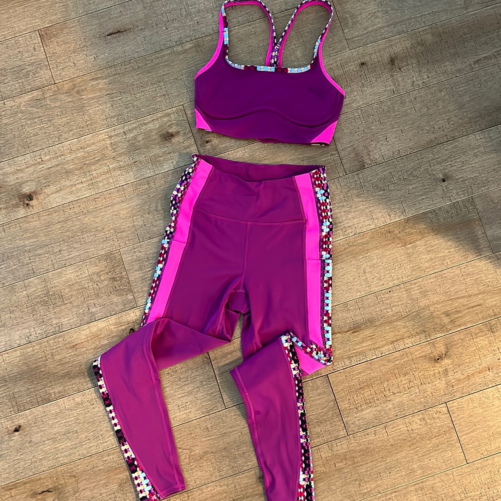 Free people movement remix leggings and matching sports bra set. S/Xs